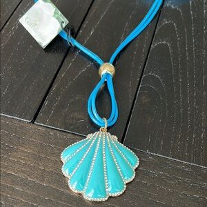 Gardenia Seashell Necklace